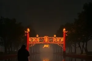 《长夜书简》古装书案与烛火特写封面